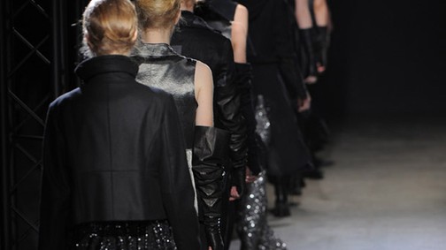 Botrány: Kórházak előtt vadásznak étkezési zavaros lányokra az ügynökök