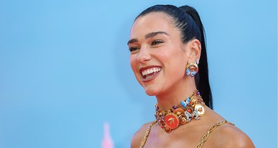 Vadító és csodás: Dua Lipa áttetsző Gucci melltartóban ünnepelte születésnapját
