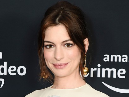A várandós Anne Hathaway egy trükkös, de nagyon menő ruha alá rejtette a pocakját