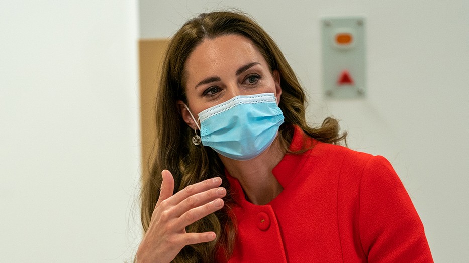 Ilyen látványos kabátot már rég viselt Katalin hercegné