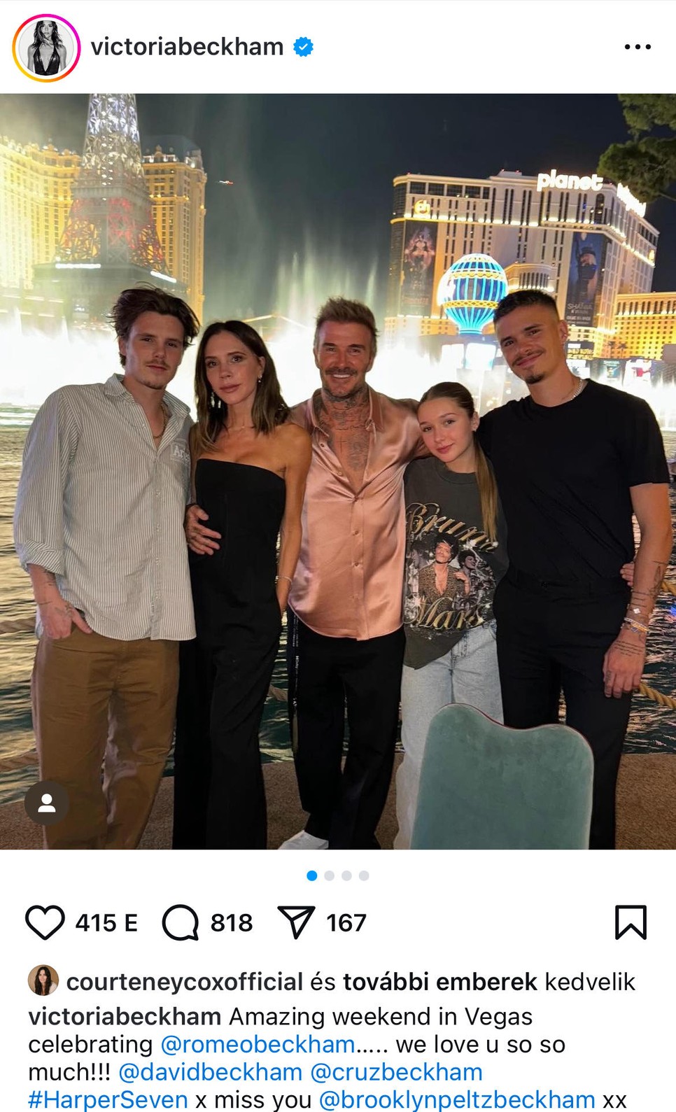 Egy gyermekük hiányzott csak a családi fotóról David és Victoria Beckhamnél