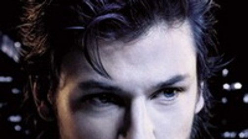 Chanel-fiú alakítja a divatcsászárt