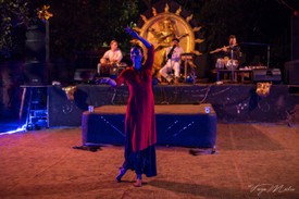 Alexandra szereti ezt a kulturális kavalkádot, mert szerinte mindannyiunkban vannak különböző archetípusok, karakterek, különböző nemzetiségű ősöktől