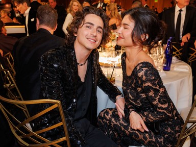 Kylie Jenner és Timothée Chalamet szerelmesen turbékoltak a BAFTA-díjátadón, csak úgy izzott köztük a levegő