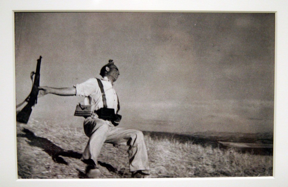 This is War! Robert Capa at work