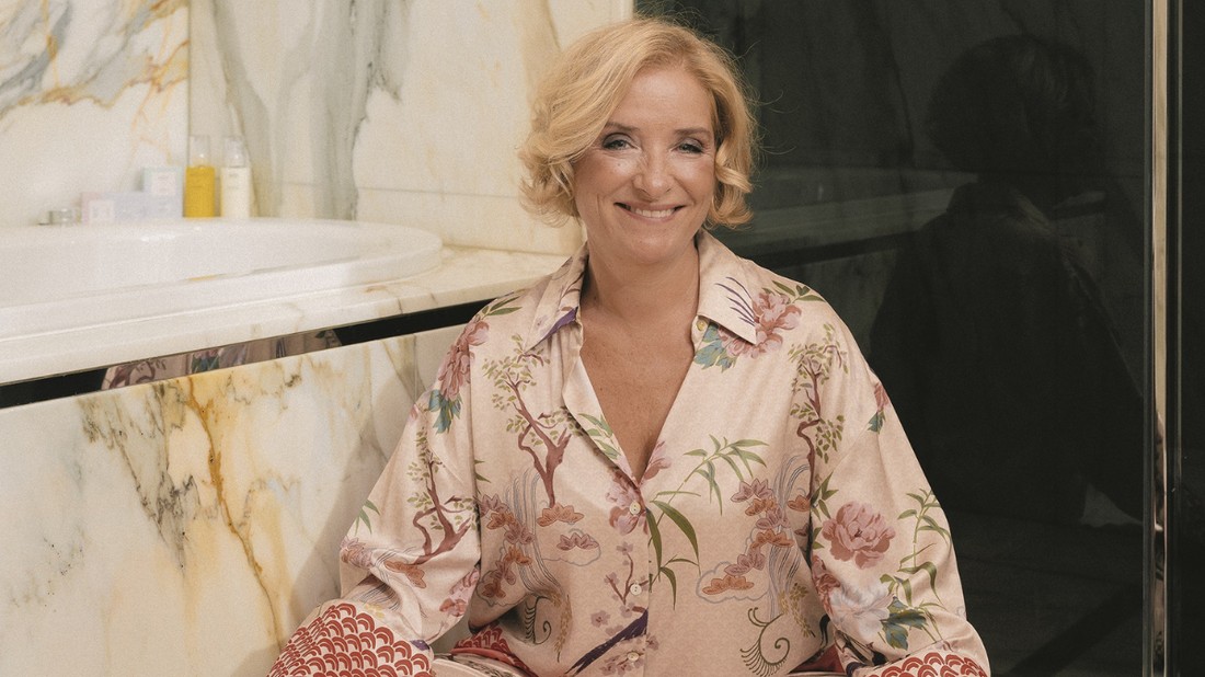 Feller Adrienne számára a nőiesség megélése a bőrápolásnál kezdődik - Stylist Pintér Judit Smink Bárdi Barbara Haj Radván Simon/Köszönet a helyszínért a Ritz-Carlton Budapest Hotelnek!