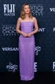 Leighton Meester egy nagyon elegáns, pánt nélküli, Carolina Herrera darabban vonzotta magára a tekinteteket, ami levendula lila árnyalatban pompázott.