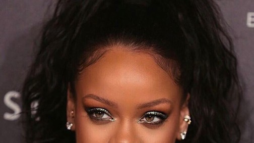 Rihanna Nefertitiként pózol az arab Vogue címlapján! Az emberek kiakadtak!