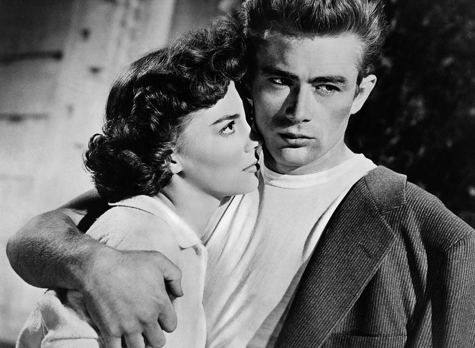 Natalie Wood James Dean oldalán a Haragban a világgal c. film forgatásán 1955-ben, nem sokkal a legendás színész tragikus halála előtt