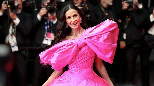 Demi Moore élete legdrámaibb ruháját viselte a cannes-i filmfesztiválon, mágnesként vonzotta magára a tekinteteket