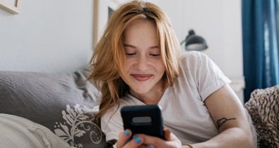 Digitális intimitás a képernyő mögött - Az online társkeresés pszichológiája és veszélyei