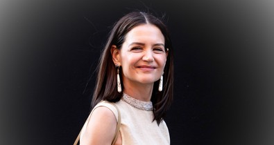 Katie Holmes és fiatal párja hivatalosan is felvállalták kapcsolatukat, összebújva pózoltak a fotósoknak