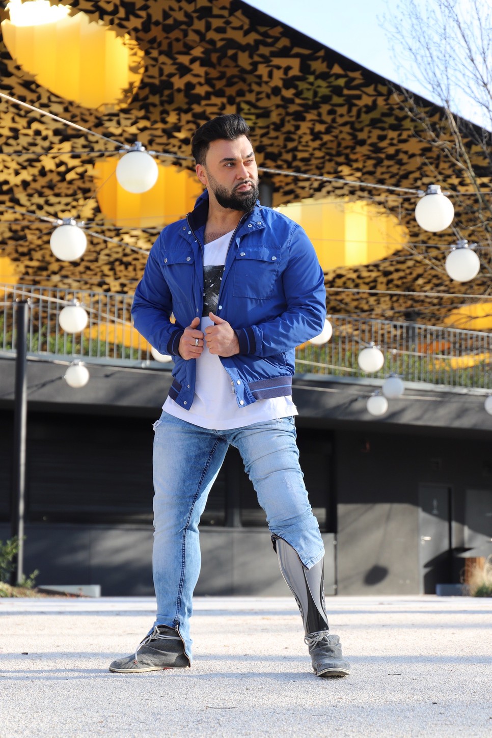 Modell: Máté Roland, Stylist, ruhatervező: D’ange-Csikós Anikó