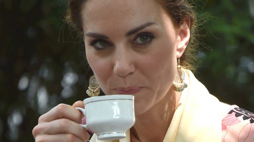 Dobj el mindent!!! Kate Middleton bébi elefántot etet! Nem lesz cukibb ma!