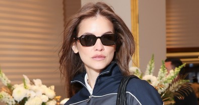 Palvin Barbara fűzős felsőben villantott óriási dekoltázst, egyszerűen gyönyörű a magyar modell