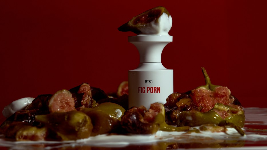 A meghökkentő vizuális látvány, a BORNTOSTANDOUT koreai niche parfüm márka kampányfotója