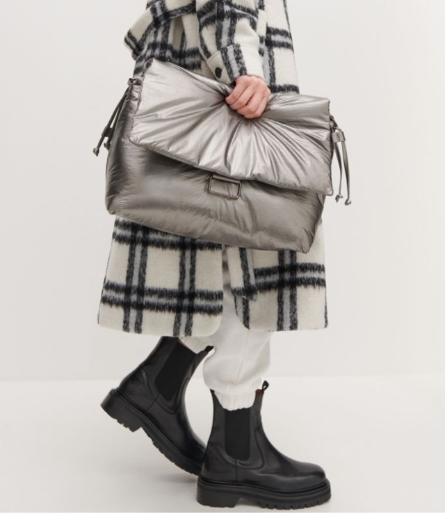 Kabát, nadrág, táska és bakancs RESERVED