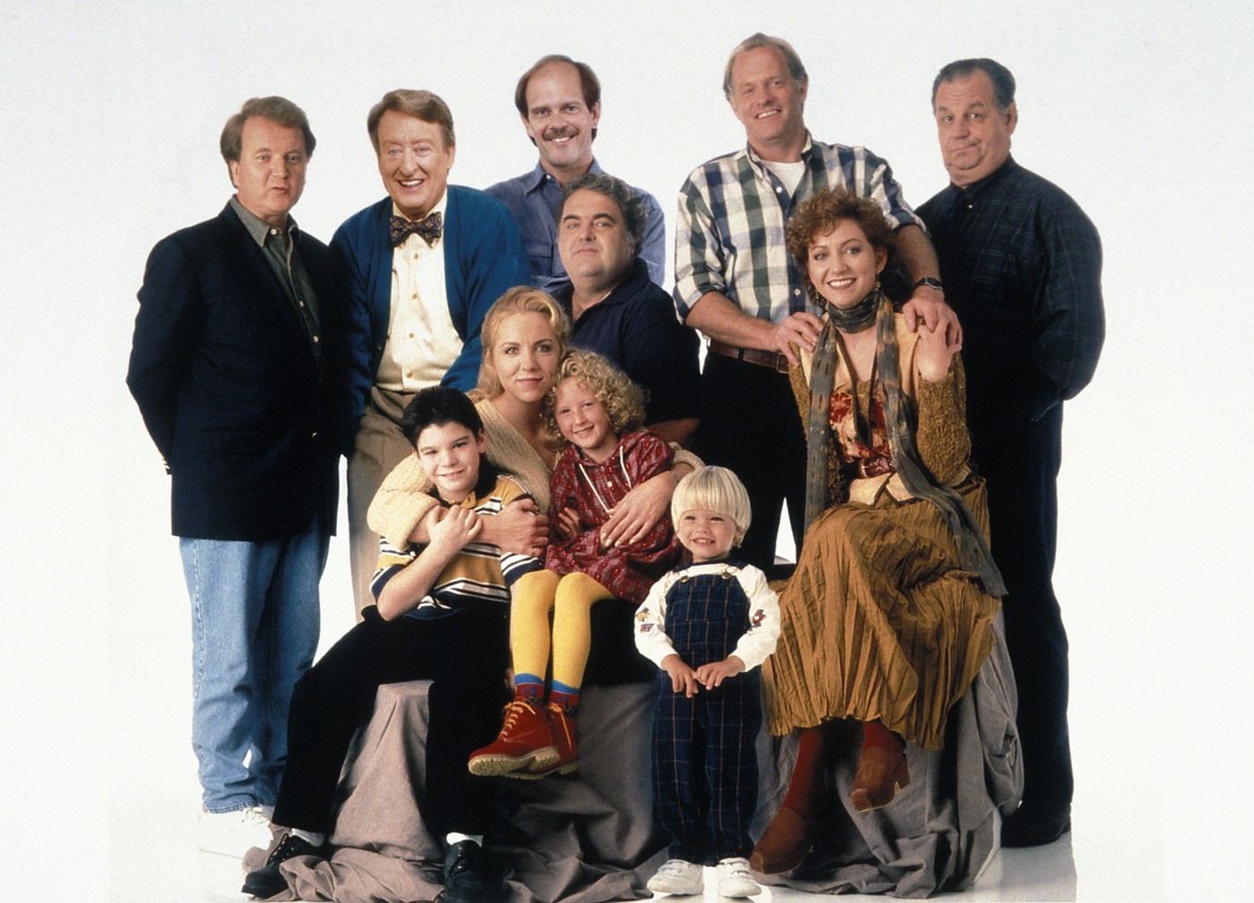Dylan Sprouse gyermekként, szőke hajjal a Grace Under Fire című sorozatban. (1993-1998)