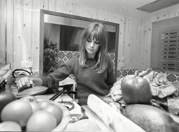 Igazi sztárként még az is hírértékű volt, ha új lakásba költözött. Fotó: PuzzlePix/RexFeatures