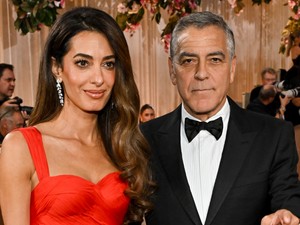 Összeöltözött Amal és George Clooney, 13 év után is úgy turbékolnak, mint a friss szerelmesek