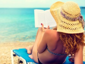 Félelem és reszketés a strandon - A legizgalmasabb könyvek nyaraláshoz