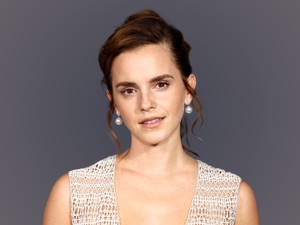 Emma Watson visszatért, és mesésebb, mint valaha: a színésznő csak úgy ragyog a Prada új kampányfilmjében