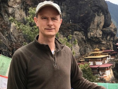 Ahol a boldogság nem statisztika, hanem törvény - Beszélgetés Bhutánról Valcsicsák Zoltánnal