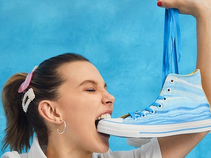 Pillanatok alatt elkapkodták Millie Bobby Brown Converse kollekcióját