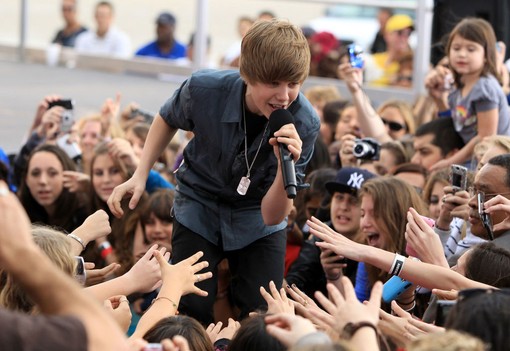 Emlékszel még? Így nézett ki Justin Bieber 15 évvel ezelőtt, mikor életében először lépett a vörös szőnyegre