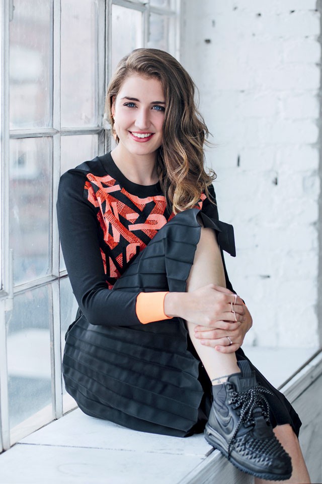 Stylist: Szkiba Irina, Smink és haj: Szepeshelyi Gabriella/JPDS, Ruha: Nubu, Cipő: Nike, Fülbevaló: AM