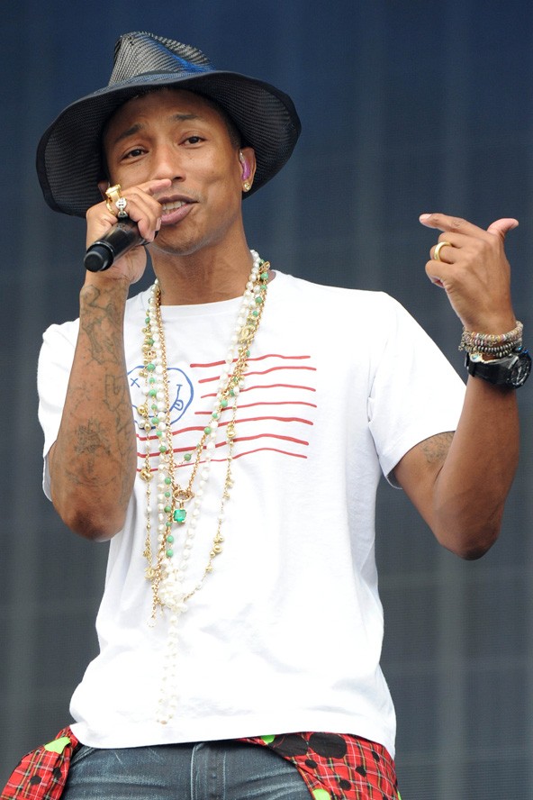 Két szám között parfümöt kever