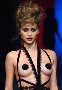 agent provocateur, fehérnemű, abigail clancy, peaches geldof, szexi, divatbemutató