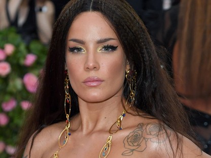 Csak erős idegzetűeknek: Halsey kitörte a lábujját és meg is mutatta