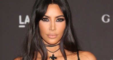 Kim Kardashian pucérruhája szó szerint meghipnotizált minket