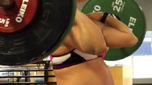 Ez a kismama 9 hónapos terhesen is 45 kilós súlyokat emel