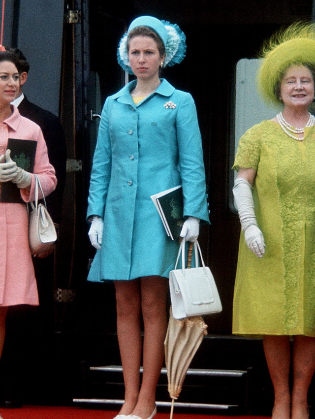 &#8230; vagy éppen élénk kék színbe. 