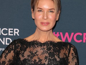 Renee Zellweger élete legszexibb lábvillantását nyomta a vörös szőnyegen
