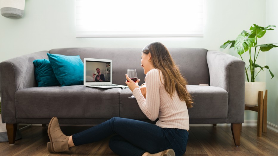 Ne csak a hátrányát, nézd az előnyét is annak, hogy jelenleg távol éltek egymástól a szerelmeddel!