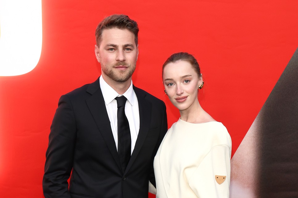 Cameron Fuller és Phoebe Dynevor tavaly tavasszal egy Los Angeles-i eseményen
