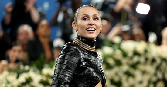 Miley Cyrus durván beszólt egy fotósnak, nem akármilyen okból akadt ki az énekesnő