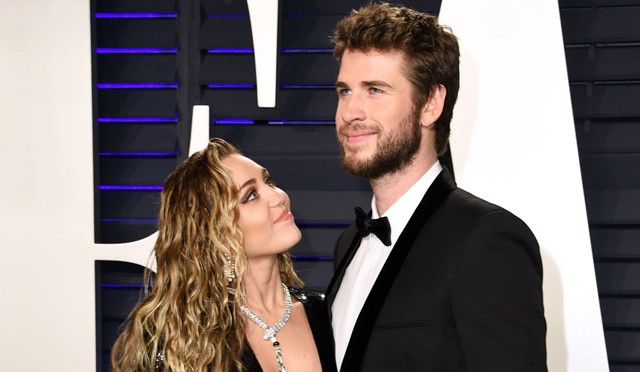Miley Cyrus és Liam Hemsworth a Vanity Fair Oscar-partiján