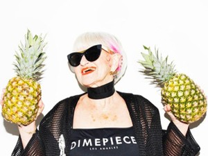 A 86 éves Insta-nagyi tarol!