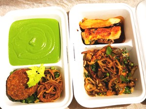 Házhoz jönnek a KIOSK Budapest izgalmas ízei, mi pedig kipróbáltuk őket