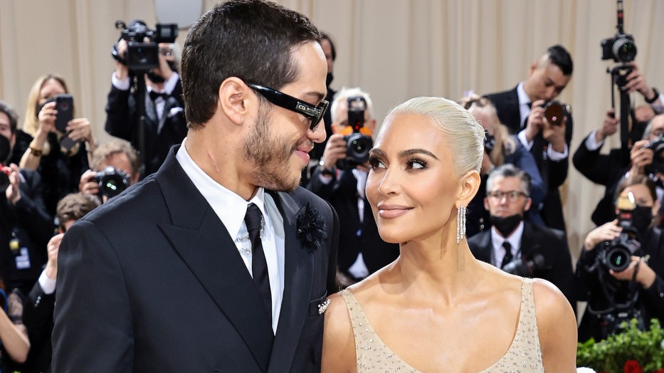 Először a Met gála történetében: A Kardashian-Jenner lányok mind együtt