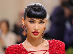 Megan Fox felszabadította a mellbimbóit, én nem kér érte elnézést