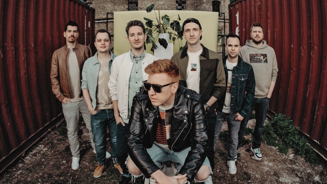 A Halott Pénz tagjai a hatalmas sikerek ellenére sem felejtették el honnan indultak és milyen érzés volt száz ember előtt fellépni