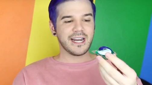 Őrületes a legújabb netes kihívás: Mosószerevés videóban!