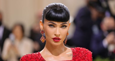 Megan Fox felszabadította a mellbimbóit, én nem kér érte elnézést