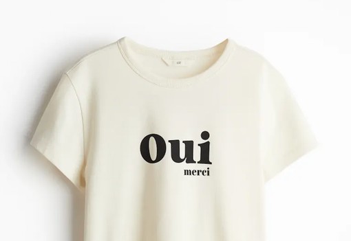 Jennifer Lawrence bemutatja 2024 nyarának legmenőbb ruhadarabját - Igen, erről a végtelenül egyszerű pólóról van szó!