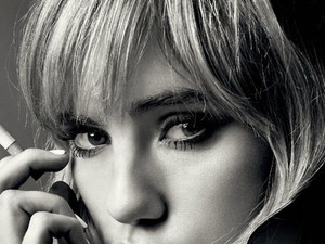 A durcás arcú Suki Waterhouse lába előtt hever a divatvilág és Hollywood
